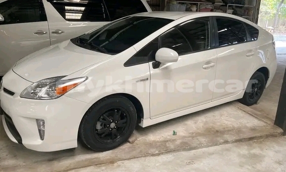 Buy Used Toyota Prius White Car in Chbar Mon in Kampong Speu Province Buy Used Toyota Prius White Car in Chbar Mon in Kampong Speu Province