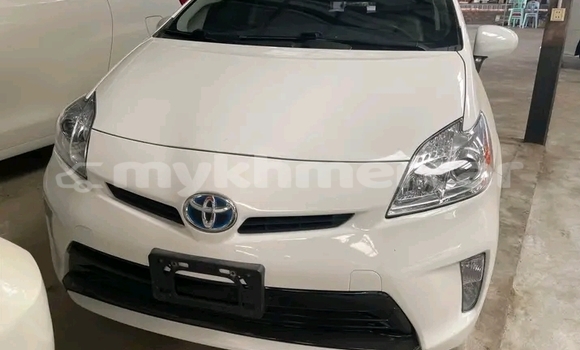 Buy Used Toyota Prius White Car in Chbar Mon in Kampong Speu Province Buy Used Toyota Prius White Car in Chbar Mon in Kampong Speu Province