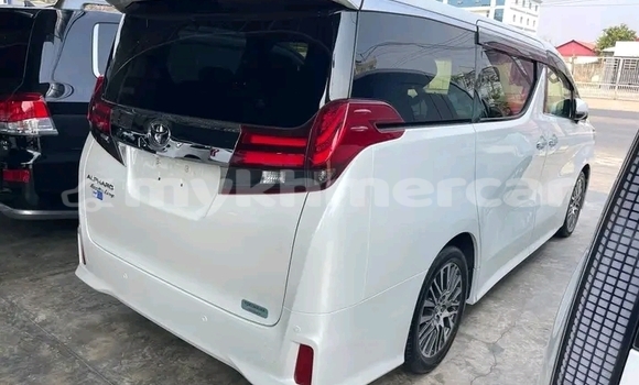 Buy Used Toyota Alphard White Car in Chbar Mon in Kampong Speu Province Buy Used Toyota Alphard White Car in Chbar Mon in Kampong Speu Province