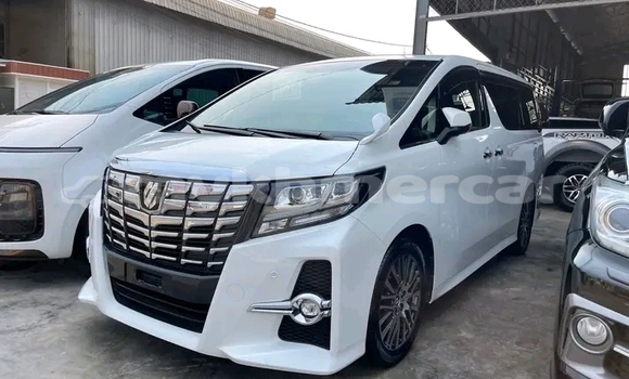 Buy Used Toyota Alphard White Car in Chbar Mon in Kampong Speu Province Buy Used Toyota Alphard White Car in Chbar Mon in Kampong Speu Province