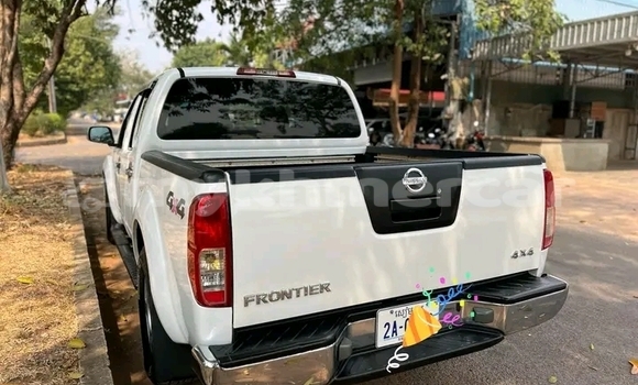 Buy Used Nissan Frontier White Car in Chbar Mon in Kampong Speu Province Buy Used Nissan Frontier White Car in Chbar Mon in Kampong Speu Province