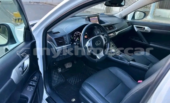 Buy Used Lexus CT White Car in Cheom Ksan in Preah Vihear Province Buy Used Lexus CT White Car in Cheom Ksan in Preah Vihear Province