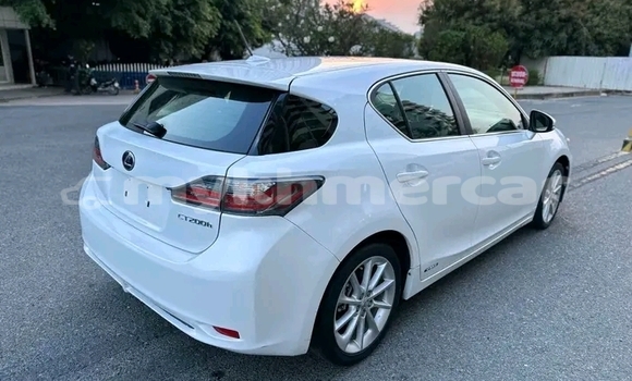 Buy Used Lexus CT White Car in Cheom Ksan in Preah Vihear Province Buy Used Lexus CT White Car in Cheom Ksan in Preah Vihear Province