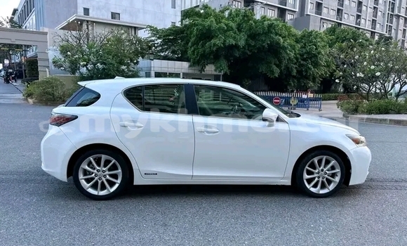Buy Used Lexus CT White Car in Cheom Ksan in Preah Vihear Province Buy Used Lexus CT White Car in Cheom Ksan in Preah Vihear Province