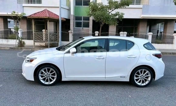 Buy Used Lexus CT White Car in Cheom Ksan in Preah Vihear Province Buy Used Lexus CT White Car in Cheom Ksan in Preah Vihear Province
