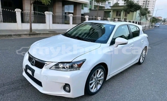 Buy Used Lexus CT White Car in Cheom Ksan in Preah Vihear Province Buy Used Lexus CT White Car in Cheom Ksan in Preah Vihear Province