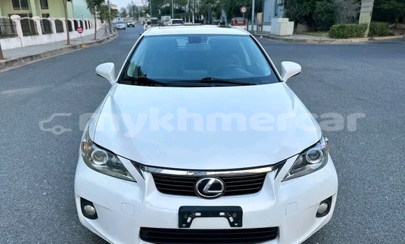 Buy Used Lexus CT White Car in Cheom Ksan in Preah Vihear Province Buy Used Lexus CT White Car in Cheom Ksan in Preah Vihear Province