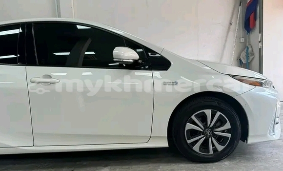 Buy Used Toyota Prius White Car in Chbar Mon in Kampong Speu Province Buy Used Toyota Prius White Car in Chbar Mon in Kampong Speu Province