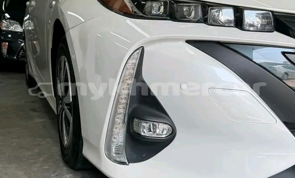 Buy Used Toyota Prius White Car in Chbar Mon in Kampong Speu Province Buy Used Toyota Prius White Car in Chbar Mon in Kampong Speu Province