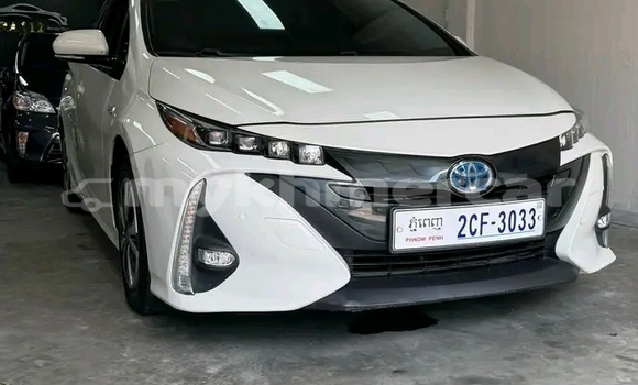 Buy Used Toyota Prius White Car in Chbar Mon in Kampong Speu Province Buy Used Toyota Prius White Car in Chbar Mon in Kampong Speu Province