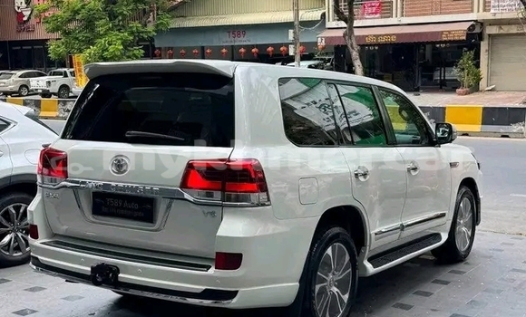 Acheter Occasion Voiture Toyota Land Cruiser Blanc à Chbar Mon, Kampong Speu Province Acheter Occasion Voiture Toyota Land Cruiser Blanc à Chbar Mon, Kampong Speu Province