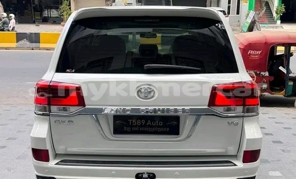 Acheter Occasion Voiture Toyota Land Cruiser Blanc à Chbar Mon, Kampong Speu Province Acheter Occasion Voiture Toyota Land Cruiser Blanc à Chbar Mon, Kampong Speu Province