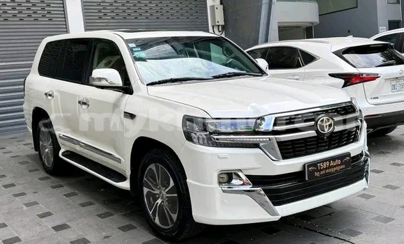 Acheter Occasion Voiture Toyota Land Cruiser Blanc à Chbar Mon, Kampong Speu Province Acheter Occasion Voiture Toyota Land Cruiser Blanc à Chbar Mon, Kampong Speu Province