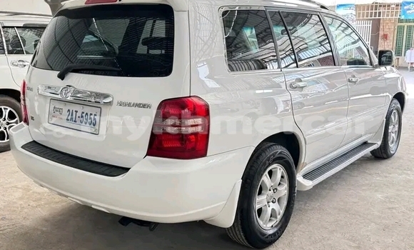Acheter Occasion Voiture Toyota Highlander Blanc à Chbar Mon, Kampong Speu Province Acheter Occasion Voiture Toyota Highlander Blanc à Chbar Mon, Kampong Speu Province