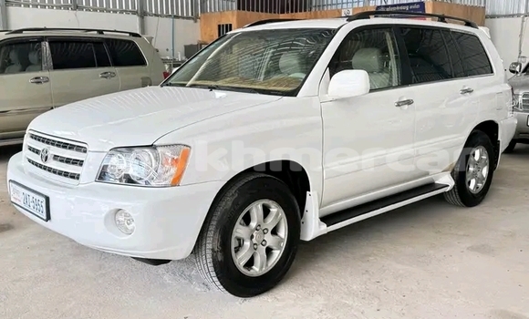 Acheter Occasion Voiture Toyota Highlander Blanc à Chbar Mon, Kampong Speu Province Acheter Occasion Voiture Toyota Highlander Blanc à Chbar Mon, Kampong Speu Province
