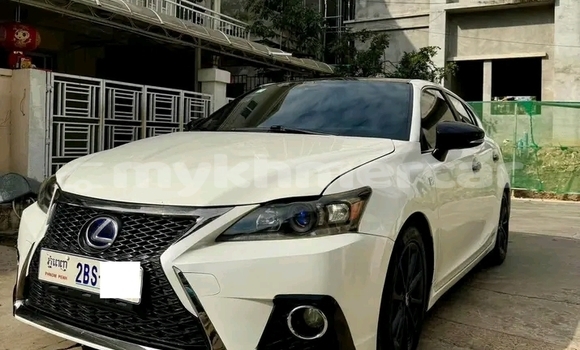 Acheter Occasion Voiture Lexus CT Blanc à Chbar Mon, Kampong Speu Province Acheter Occasion Voiture Lexus CT Blanc à Chbar Mon, Kampong Speu Province