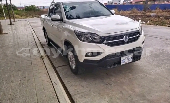 Acheter Occasion Voiture SsangYong Musso Blanc à Chbar Mon, Kampong Speu Province Acheter Occasion Voiture SsangYong Musso Blanc à Chbar Mon, Kampong Speu Province