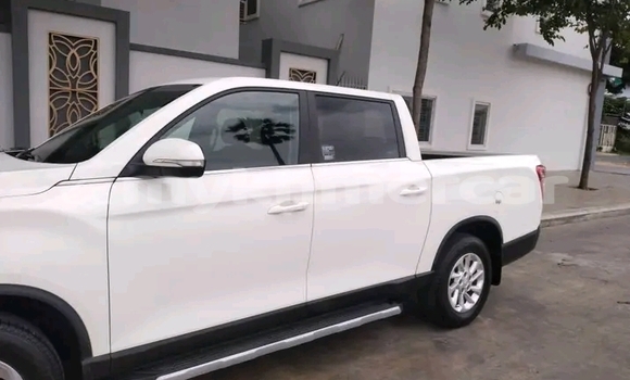 Acheter Occasion Voiture SsangYong Musso Blanc à Chbar Mon, Kampong Speu Province Acheter Occasion Voiture SsangYong Musso Blanc à Chbar Mon, Kampong Speu Province
