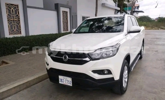 Acheter Occasion Voiture SsangYong Musso Blanc à Chbar Mon, Kampong Speu Province Acheter Occasion Voiture SsangYong Musso Blanc à Chbar Mon, Kampong Speu Province
