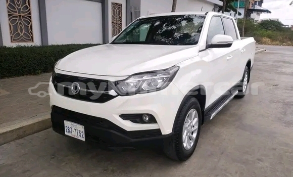 Acheter Occasion Voiture SsangYong Musso Blanc à Chbar Mon, Kampong Speu Province Acheter Occasion Voiture SsangYong Musso Blanc à Chbar Mon, Kampong Speu Province