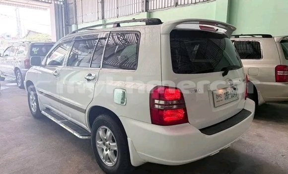 Buy Used Toyota Highlander White Car in Chbar Mon in Kampong Speu Province Buy Used Toyota Highlander White Car in Chbar Mon in Kampong Speu Province
