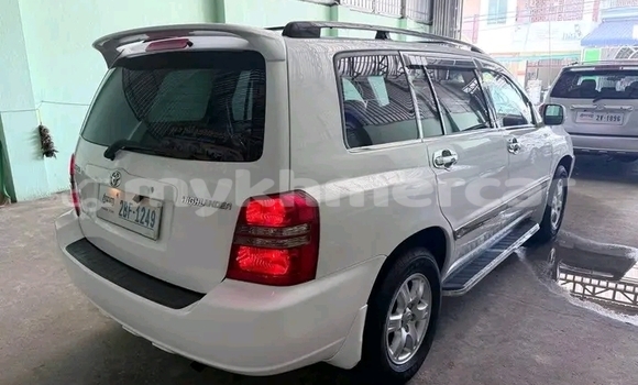 Buy Used Toyota Highlander White Car in Chbar Mon in Kampong Speu Province Buy Used Toyota Highlander White Car in Chbar Mon in Kampong Speu Province
