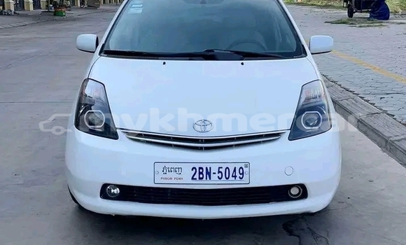 Buy Used Toyota Prius White Car in Chbar Mon in Kampong Speu Province Buy Used Toyota Prius White Car in Chbar Mon in Kampong Speu Province