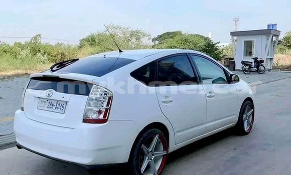Buy Used Toyota Prius White Car in Chbar Mon in Kampong Speu Province Buy Used Toyota Prius White Car in Chbar Mon in Kampong Speu Province