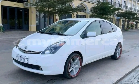 Buy Used Toyota Prius White Car in Chbar Mon in Kampong Speu Province Buy Used Toyota Prius White Car in Chbar Mon in Kampong Speu Province