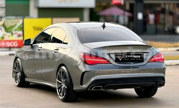 Acheter Occasion Voiture Mercedes-Benz A–Class Noir à Chbar Mon, Kampong Speu Province Acheter Occasion Voiture Mercedes-Benz A–Class Noir à Chbar Mon, Kampong Speu Province