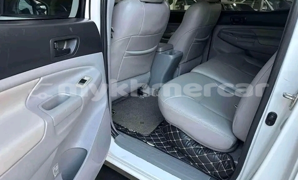 Acheter Occasion Voiture Toyota Tacoma Blanc à Chbar Mon, Kampong Speu Province Acheter Occasion Voiture Toyota Tacoma Blanc à Chbar Mon, Kampong Speu Province