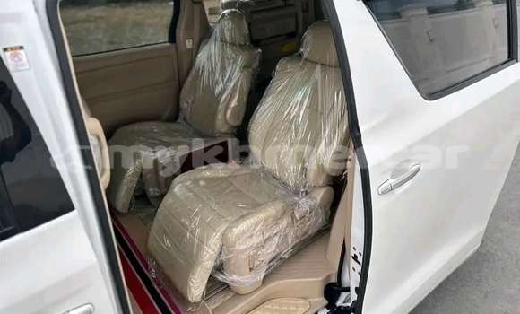 Buy Used Toyota Alphard White Car in Cheom Ksan in Preah Vihear Province Buy Used Toyota Alphard White Car in Cheom Ksan in Preah Vihear Province
