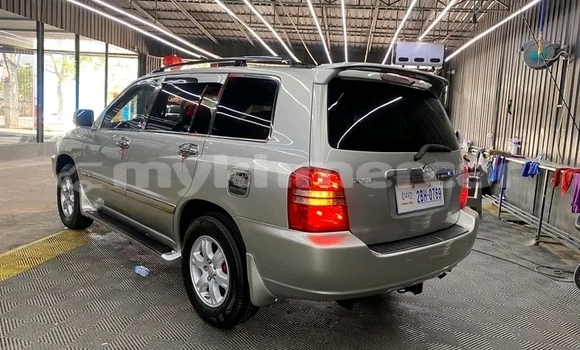 Buy Used Toyota Highlander White Car in Chbar Mon in Kampong Speu Province Buy Used Toyota Highlander White Car in Chbar Mon in Kampong Speu Province