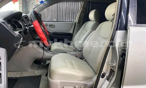 Buy Used Toyota Highlander White Car in Chbar Mon in Kampong Speu Province Buy Used Toyota Highlander White Car in Chbar Mon in Kampong Speu Province