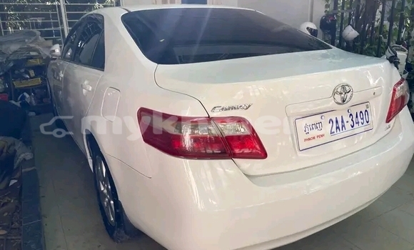 Buy Used Toyota Camry (Japan) White Car in Cheom Ksan in Preah Vihear Province Buy Used Toyota Camry (Japan) White Car in Cheom Ksan in Preah Vihear Province