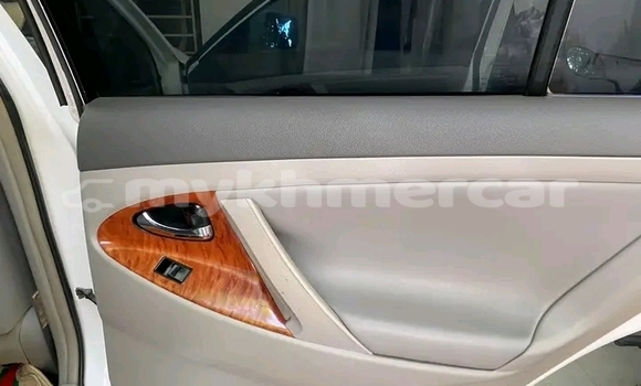 Buy Used Toyota Camry (Japan) White Car in Cheom Ksan in Preah Vihear Province Buy Used Toyota Camry (Japan) White Car in Cheom Ksan in Preah Vihear Province