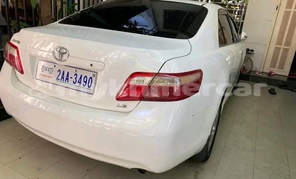 Buy Used Toyota Camry (Japan) White Car in Cheom Ksan in Preah Vihear Province Buy Used Toyota Camry (Japan) White Car in Cheom Ksan in Preah Vihear Province