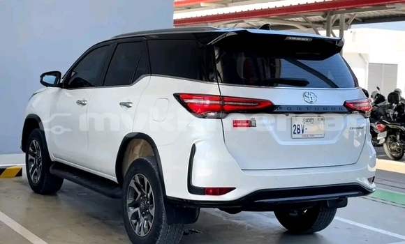 Acheter Occasion Voiture Toyota Fortuner Blanc à Chbar Mon, Kampong Speu Province Acheter Occasion Voiture Toyota Fortuner Blanc à Chbar Mon, Kampong Speu Province