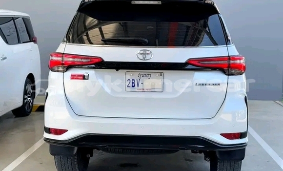 Acheter Occasion Voiture Toyota Fortuner Blanc à Chbar Mon, Kampong Speu Province Acheter Occasion Voiture Toyota Fortuner Blanc à Chbar Mon, Kampong Speu Province