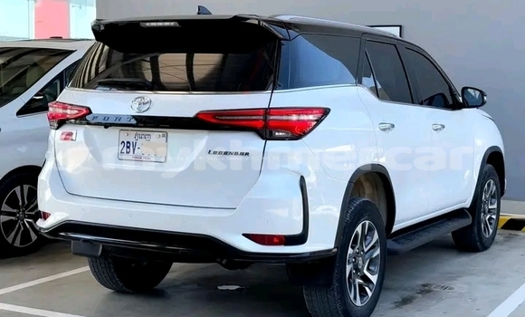 Acheter Occasion Voiture Toyota Fortuner Blanc à Chbar Mon, Kampong Speu Province Acheter Occasion Voiture Toyota Fortuner Blanc à Chbar Mon, Kampong Speu Province