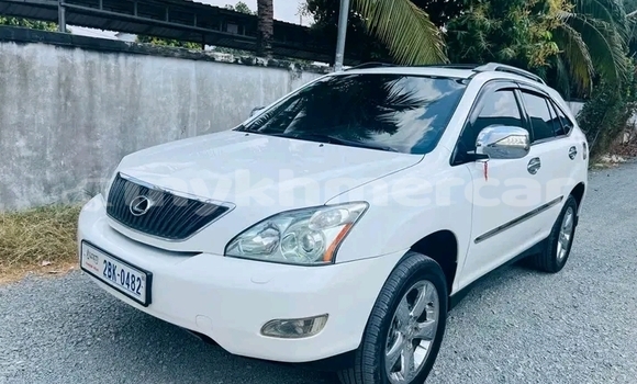 Acheter Occasion Voiture Lexus RX 330 Blanc à Cheom Ksan, Preah Vihear Province Acheter Occasion Voiture Lexus RX 330 Blanc à Cheom Ksan, Preah Vihear Province