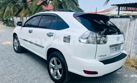 Acheter Occasion Voiture Lexus RX 330 Blanc à Cheom Ksan, Preah Vihear Province Acheter Occasion Voiture Lexus RX 330 Blanc à Cheom Ksan, Preah Vihear Province