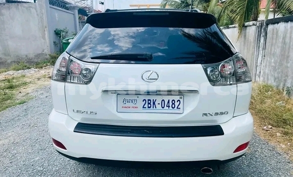 Acheter Occasion Voiture Lexus RX 330 Blanc à Cheom Ksan, Preah Vihear Province Acheter Occasion Voiture Lexus RX 330 Blanc à Cheom Ksan, Preah Vihear Province