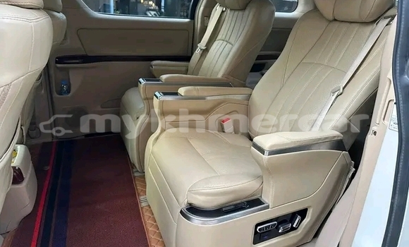 Buy Used Toyota Alphard White Car in Chbar Mon in Kampong Speu Province Buy Used Toyota Alphard White Car in Chbar Mon in Kampong Speu Province