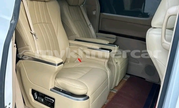 Buy Used Toyota Alphard White Car in Chbar Mon in Kampong Speu Province Buy Used Toyota Alphard White Car in Chbar Mon in Kampong Speu Province