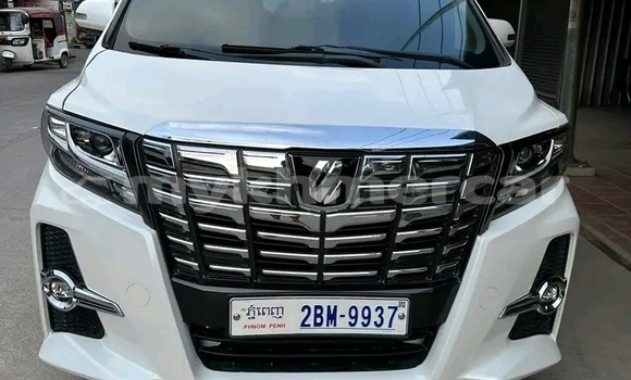 Buy Used Toyota Alphard White Car in Chbar Mon in Kampong Speu Province Buy Used Toyota Alphard White Car in Chbar Mon in Kampong Speu Province