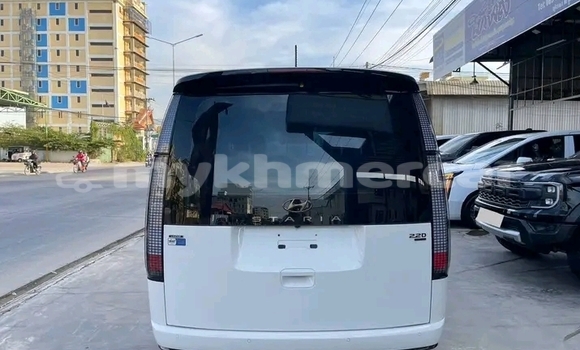 Buy Used Hyundai Starex White Car in Cheom Ksan in Preah Vihear Province Buy Used Hyundai Starex White Car in Cheom Ksan in Preah Vihear Province
