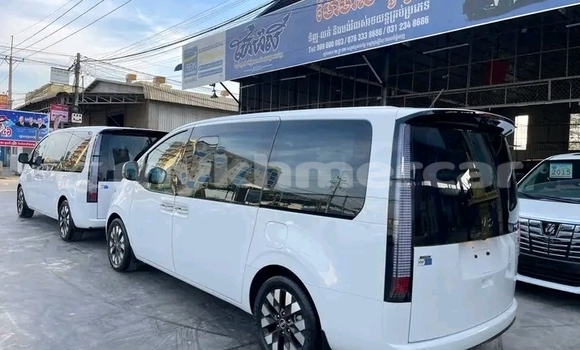 Buy Used Hyundai Starex White Car in Cheom Ksan in Preah Vihear Province Buy Used Hyundai Starex White Car in Cheom Ksan in Preah Vihear Province
