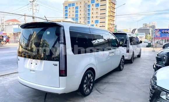 Buy Used Hyundai Starex White Car in Cheom Ksan in Preah Vihear Province Buy Used Hyundai Starex White Car in Cheom Ksan in Preah Vihear Province