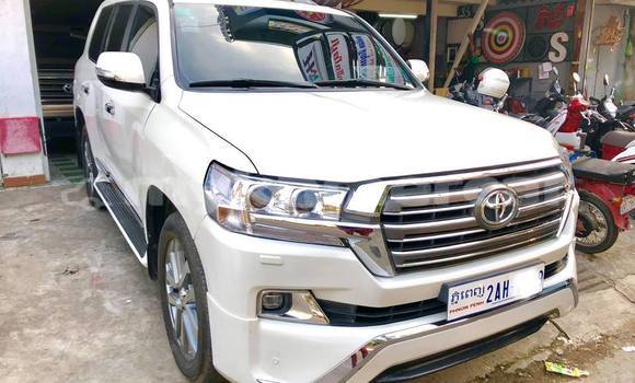 Acheter Occasion Voiture Toyota Land Cruiser Prado Blanc à Phnom Penh, Phnom Penh Acheter Occasion Voiture Toyota Land Cruiser Prado Blanc à Phnom Penh, Phnom Penh